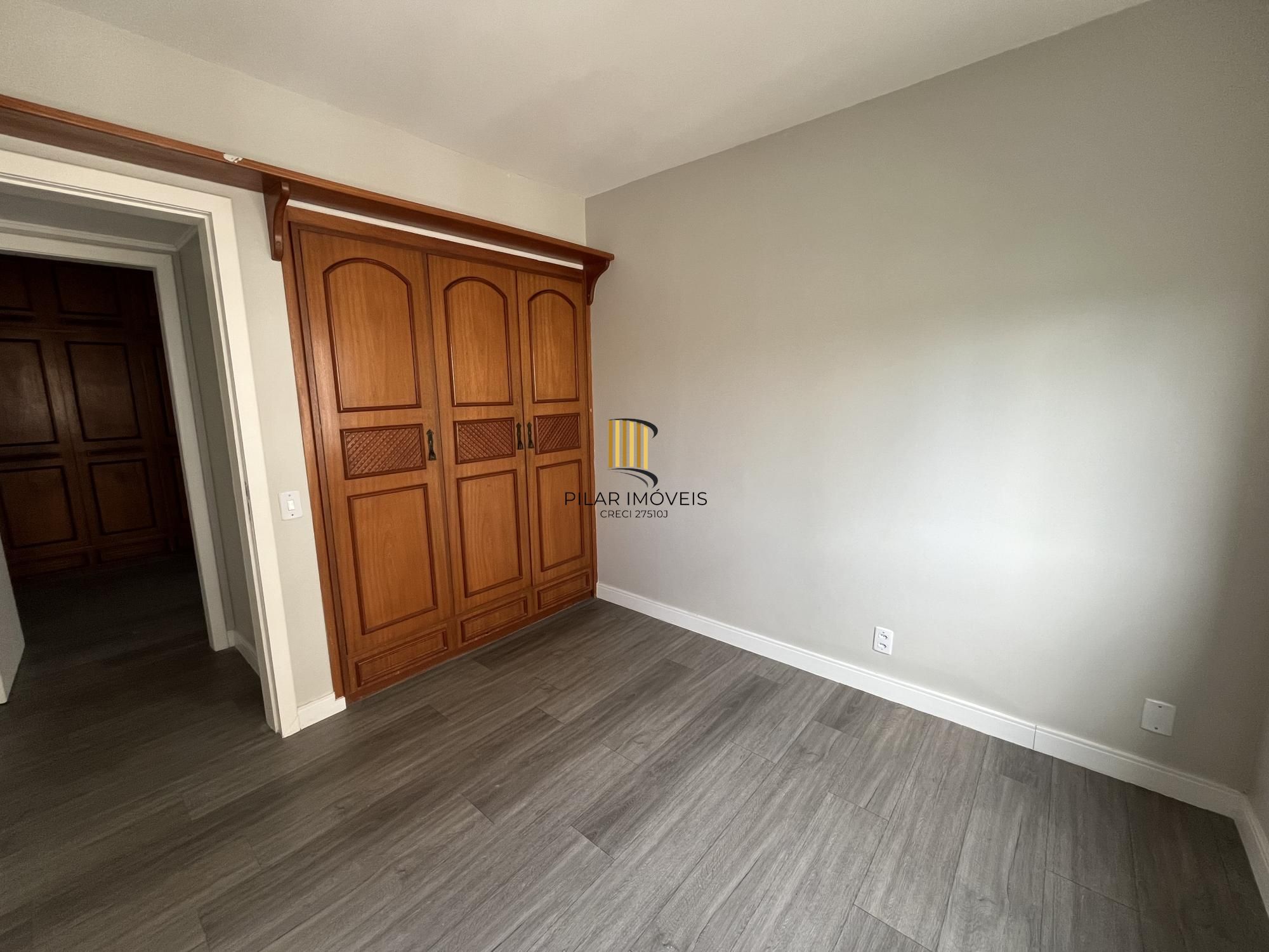 Apartamento de 3 quartos, suíte e 1 vaga de garagem no bairro Menino Deus em POA