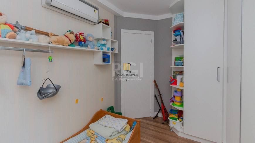 Apartamento de 3 dormitórios e 1 suíte no bairro Floresta em Porto Alegre