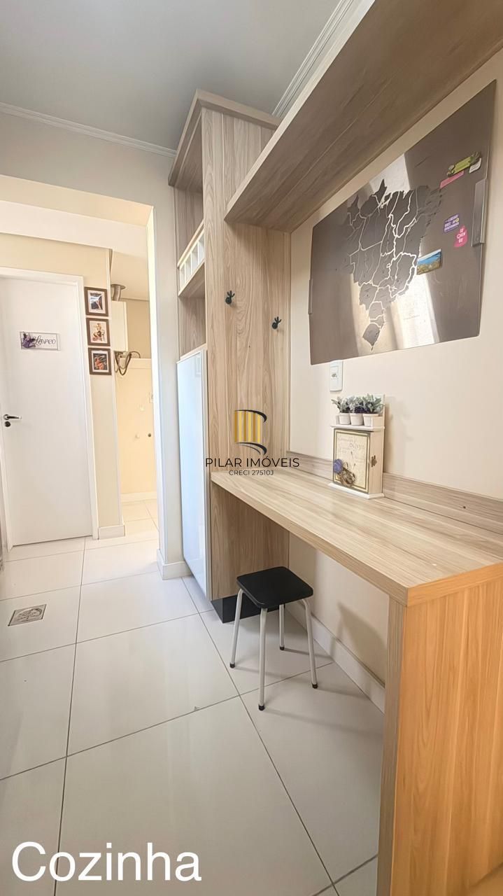 Apartamento de 2 quartos, suíte e 1 vaga de garagem no bairro Menino Deus em POA