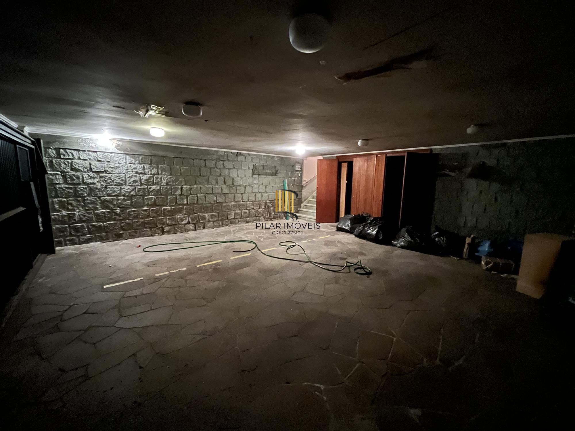 Casa de 4 quartos, 2 suítes e 2 vagas de garagem no bairro Boa Vista em POA