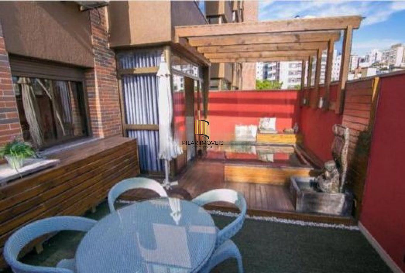 Apartamento de um quarto e duas vagas de garagem no bairro Independência