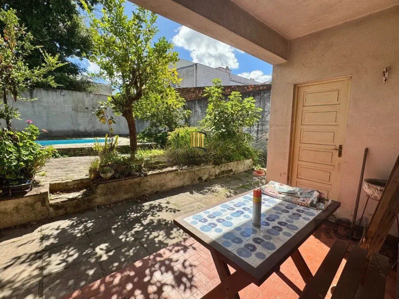 Casa de 5vquartos e 3 vagas de garagem no bairro Santana em Porto Alegre
