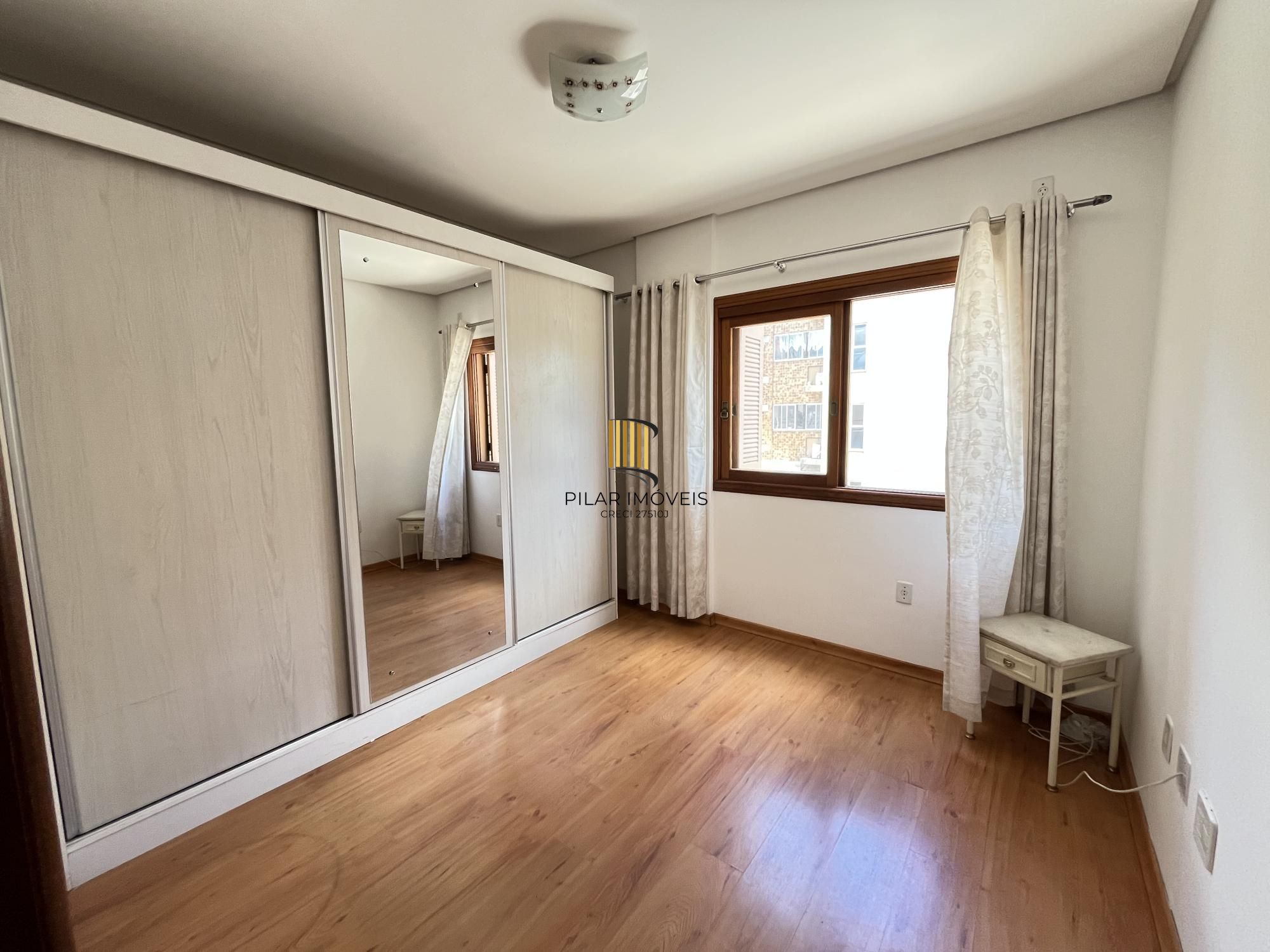 Apartamento de 2 quartos, suite e 1 vaga de garagem no bairro Menino Deus em POA