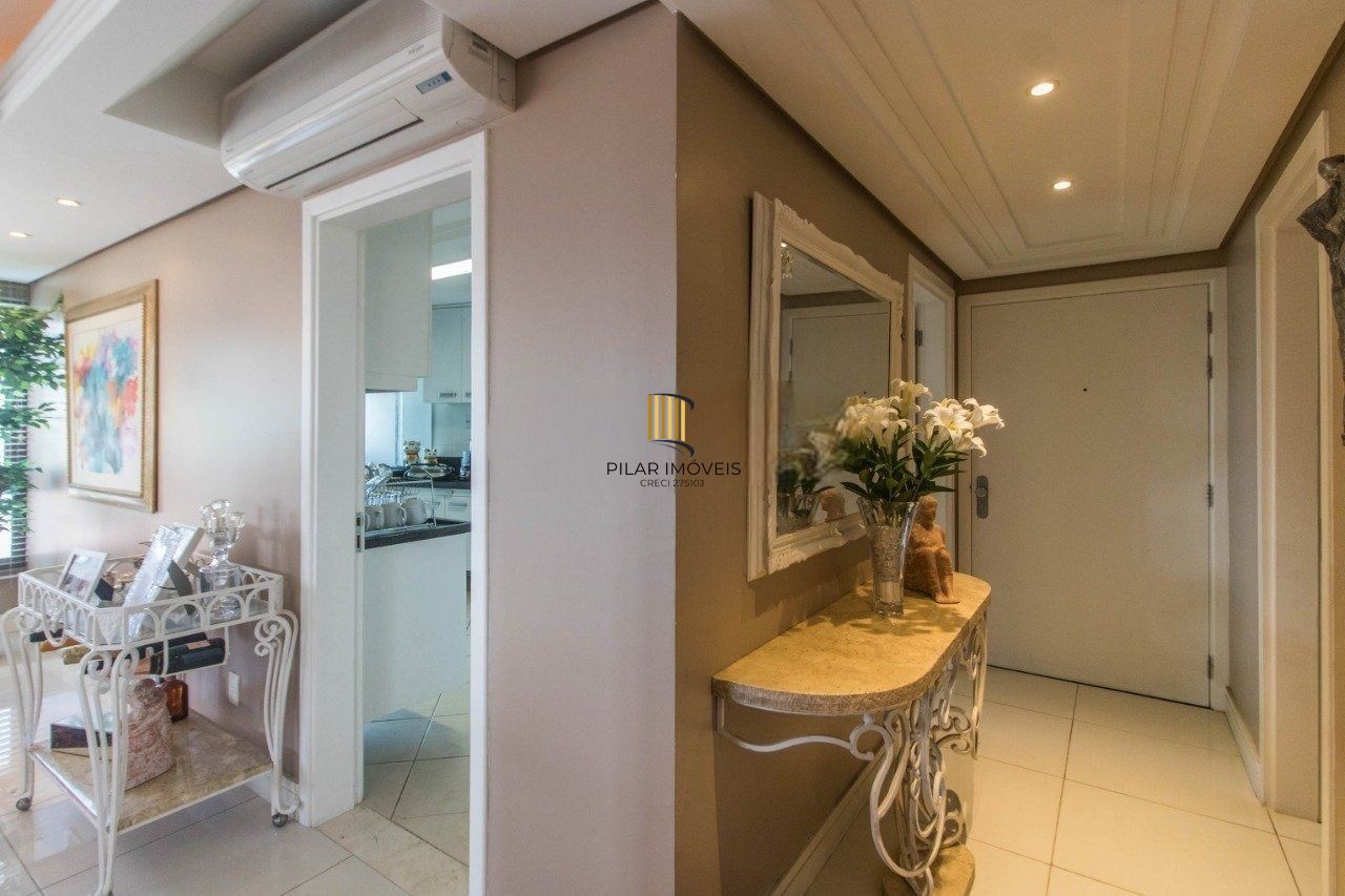 Apartamento com 3 suítes e 3 vagas de garagem no bairro Rio Branco em POA/RS