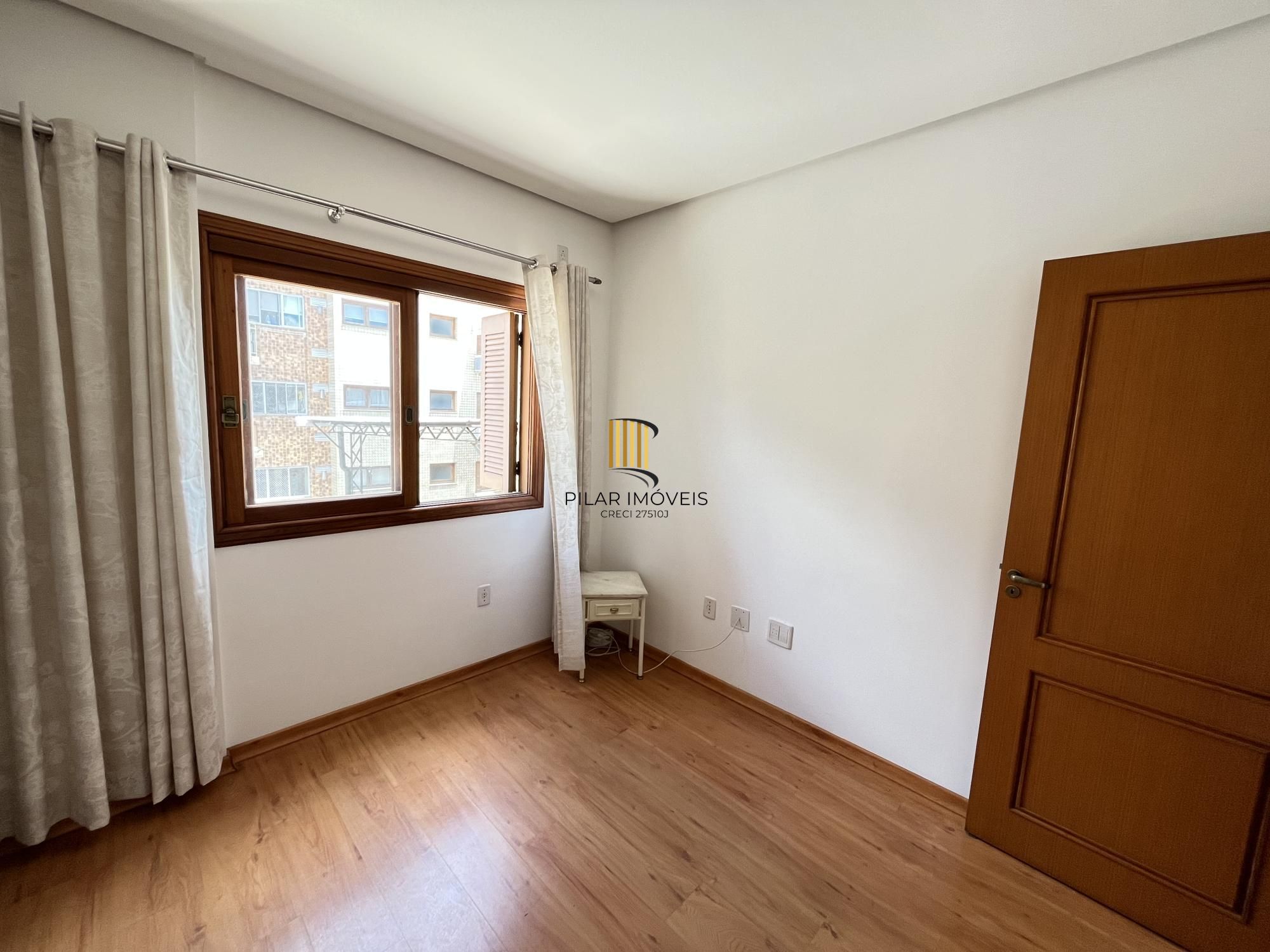 Apartamento de 2 quartos, suite e 1 vaga de garagem no bairro Menino Deus em POA