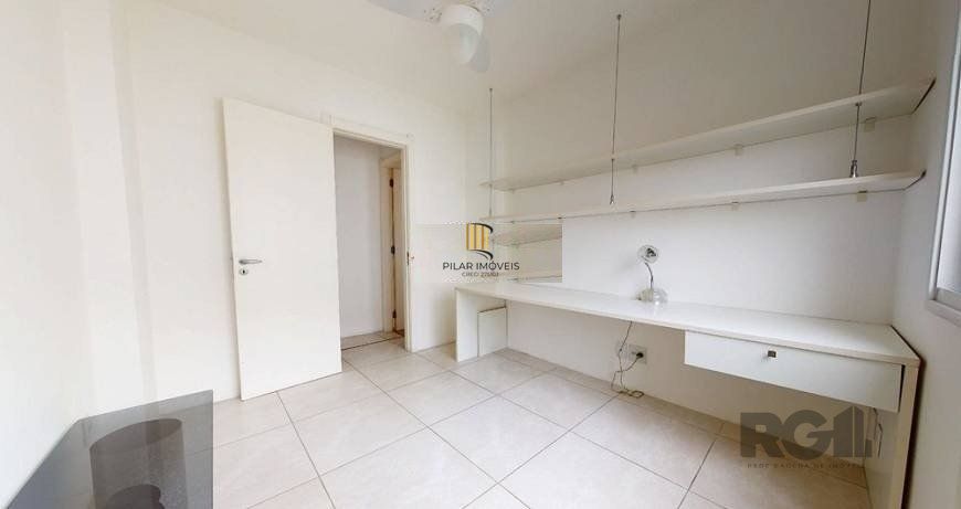 Vende Excelente Apartamento no Bairro Passo da Areia - Porto Alegre