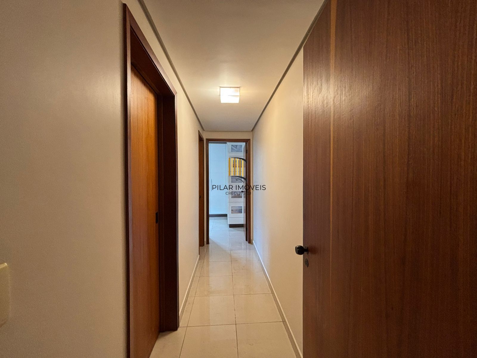 Apartamento de dois quartos e uma vaga de garagem no bairro Bom Fim em POA/RS