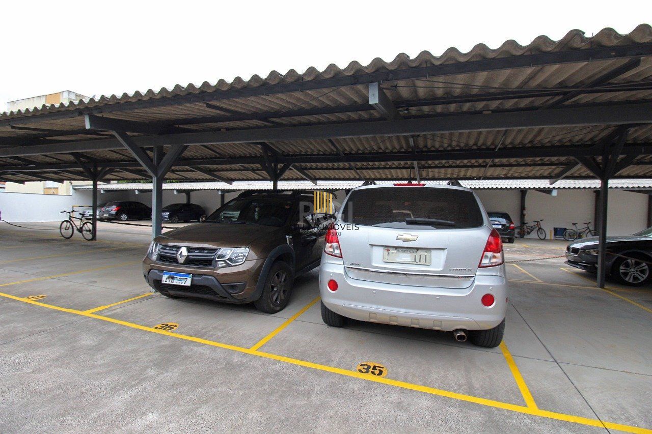 Apartamento de três dormitórios, suíte e uma vaga de garagem no bairro Santana