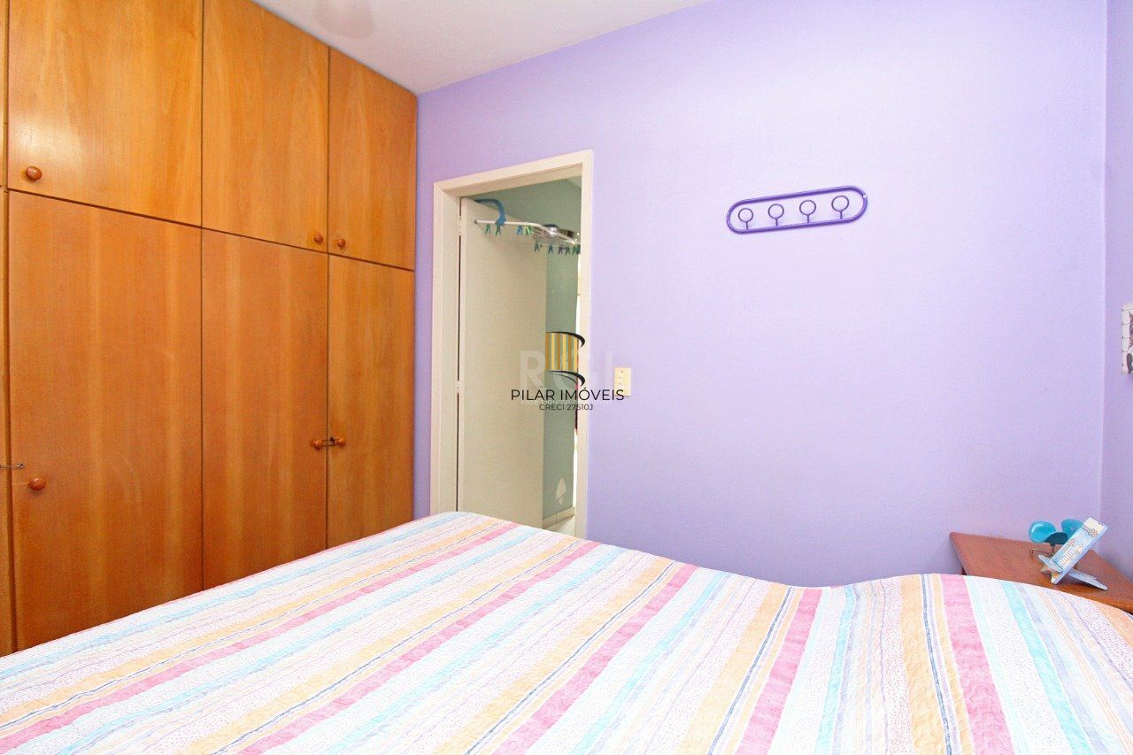 Cobertura de dois dormitórios e dois banheiros, próximo ao hospital Moinhos de Vento e shopping total, bairro Floresta em Porto Alegre.