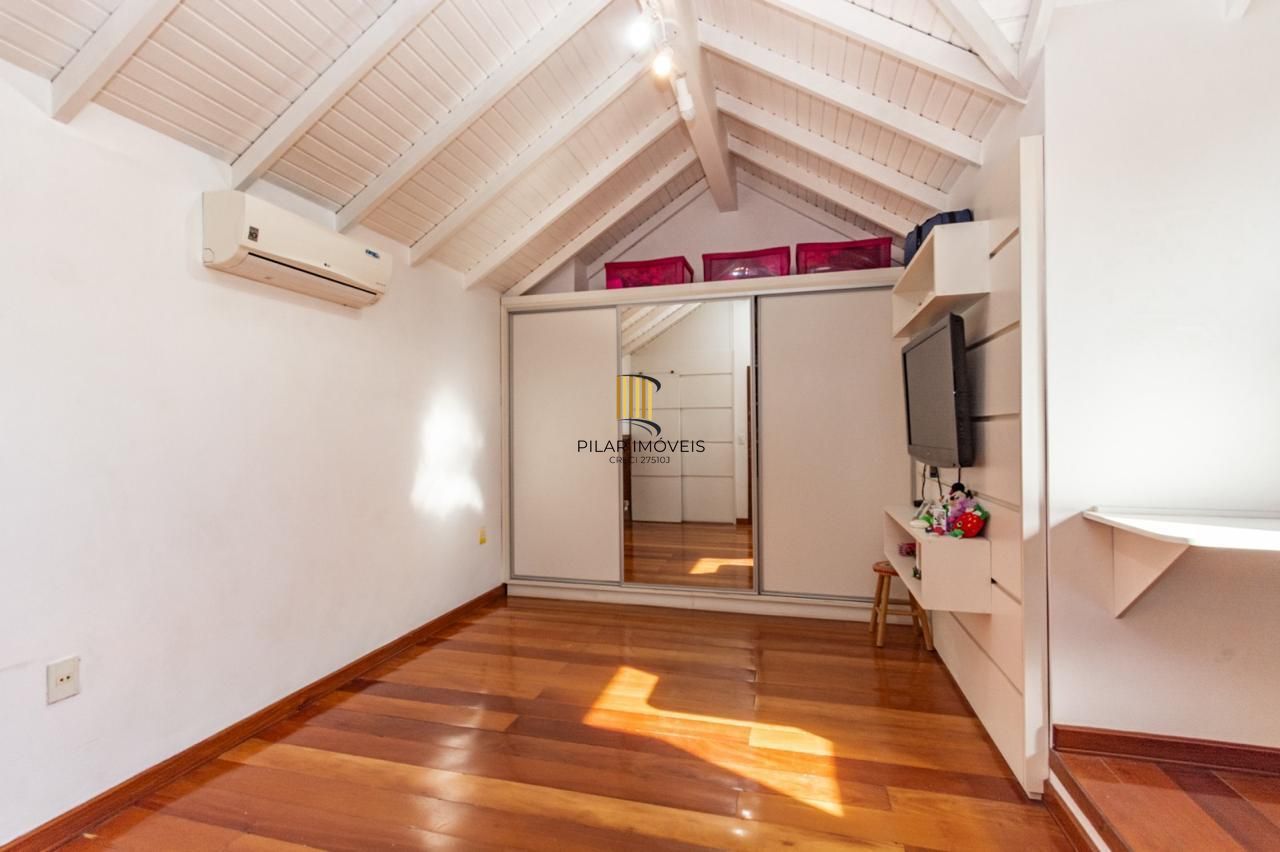 Casa 4 dormitórios no bairro Vila Jardim
