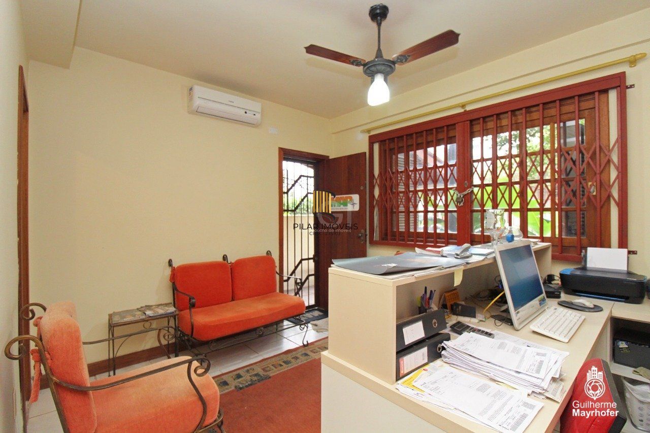 Casa para Venda - 347m², 5 dormitórios, sendo 2 suites, 3 vagas - São João