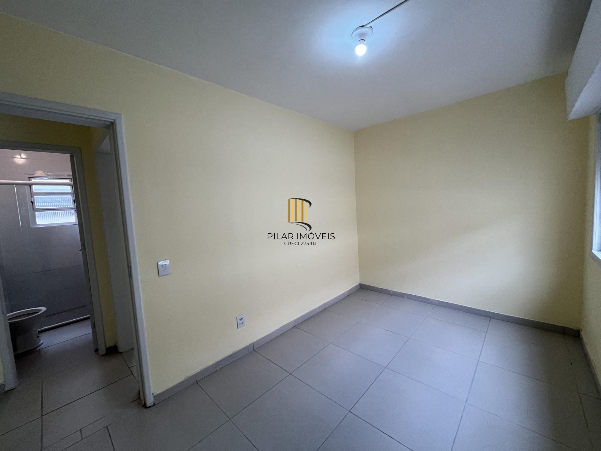 Apartamento reformado de dois quartos no bairro Petrópolis em Porto Alegre