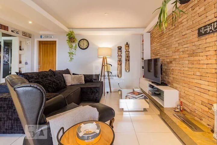 Apartamento para Venda - 105m², 2 dormitórios, sendo 1 suites, 2 vagas - Menino Deus