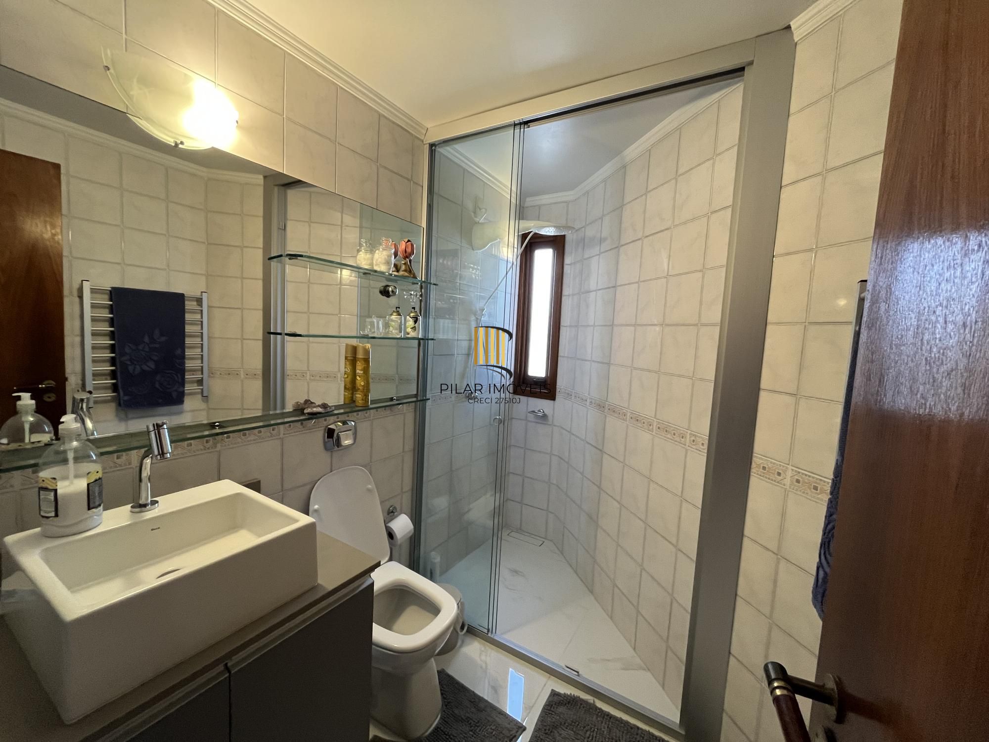 Apartamento de 3 quartos e 2 vagas de garagem no bairro Petrópolis em POA