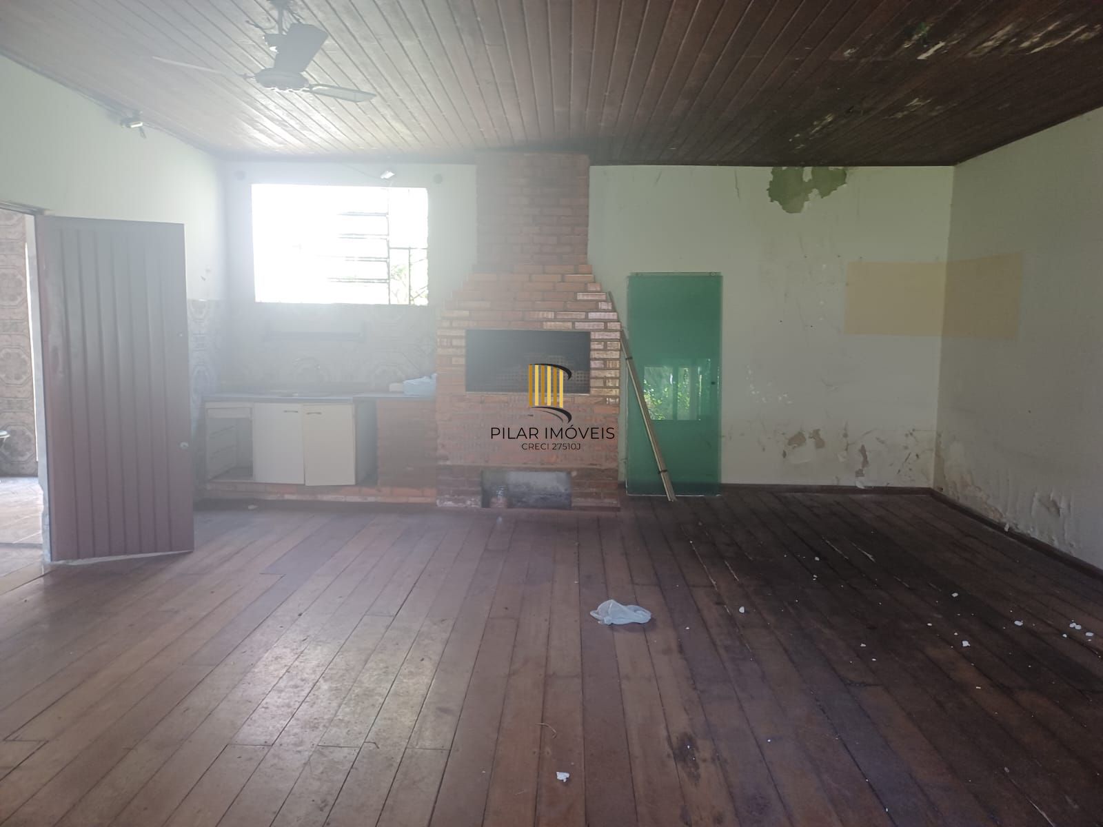 Casa de 3 quartos, suíte e patio no bairro Medianeira em POA