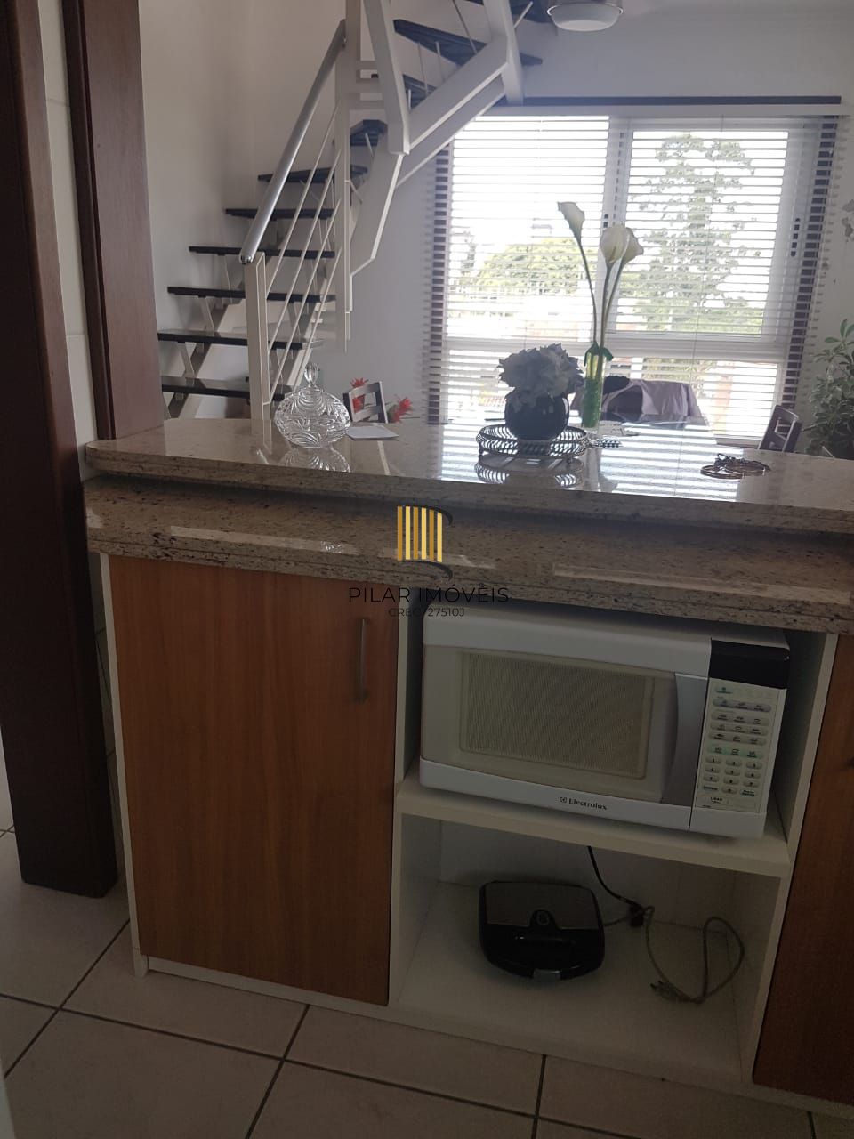 Apartamento de um quarto, suíte e uma vaga de garagem no bairro Mont´Serrat