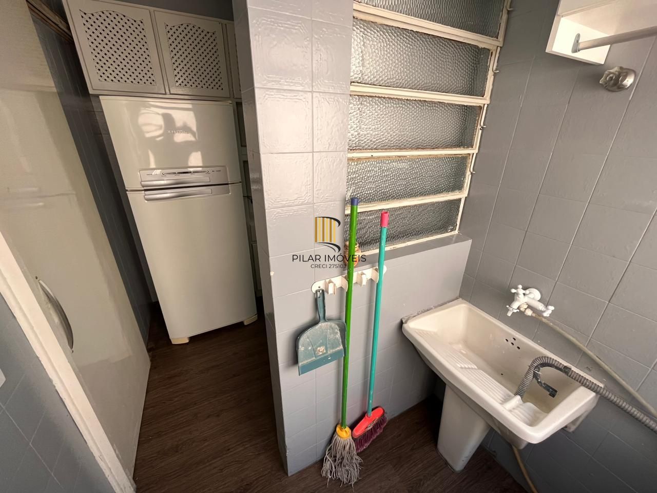 Apartamento de dois quartos e uma vaga de garagem no bairro Petrópolis em POA/RS