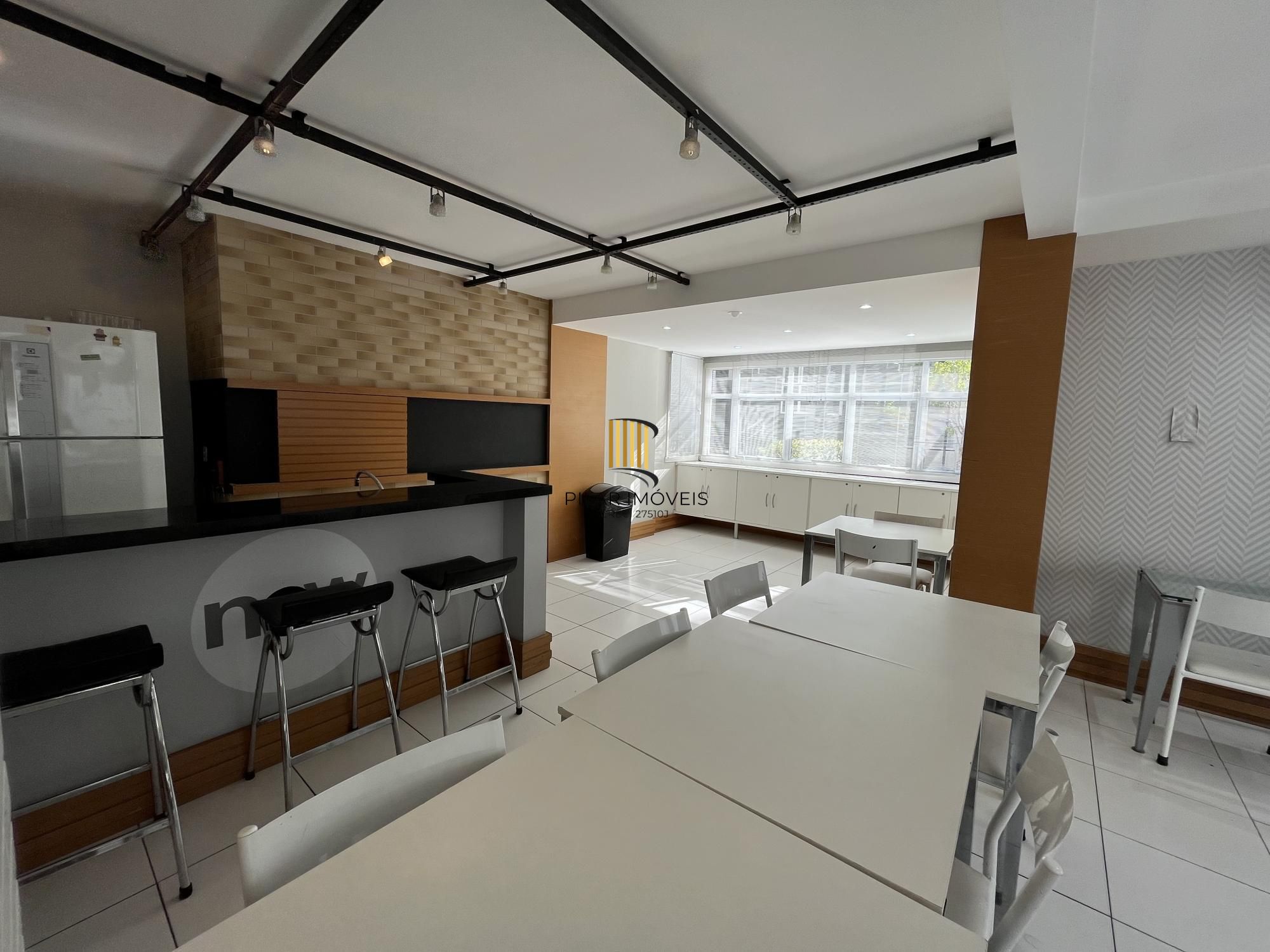 Apartamento de 2 quartos, suíte e 1 vaga de garagem no bairro Rio Branco em POA