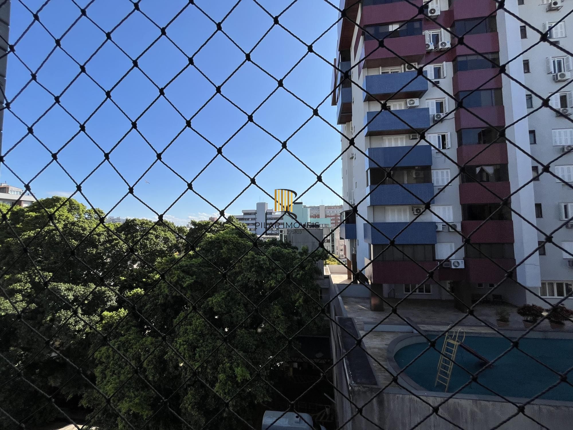 Apartamento de 3 quartos, suíte e 1 vaga de garagem no Bairro Menino Deus em POA