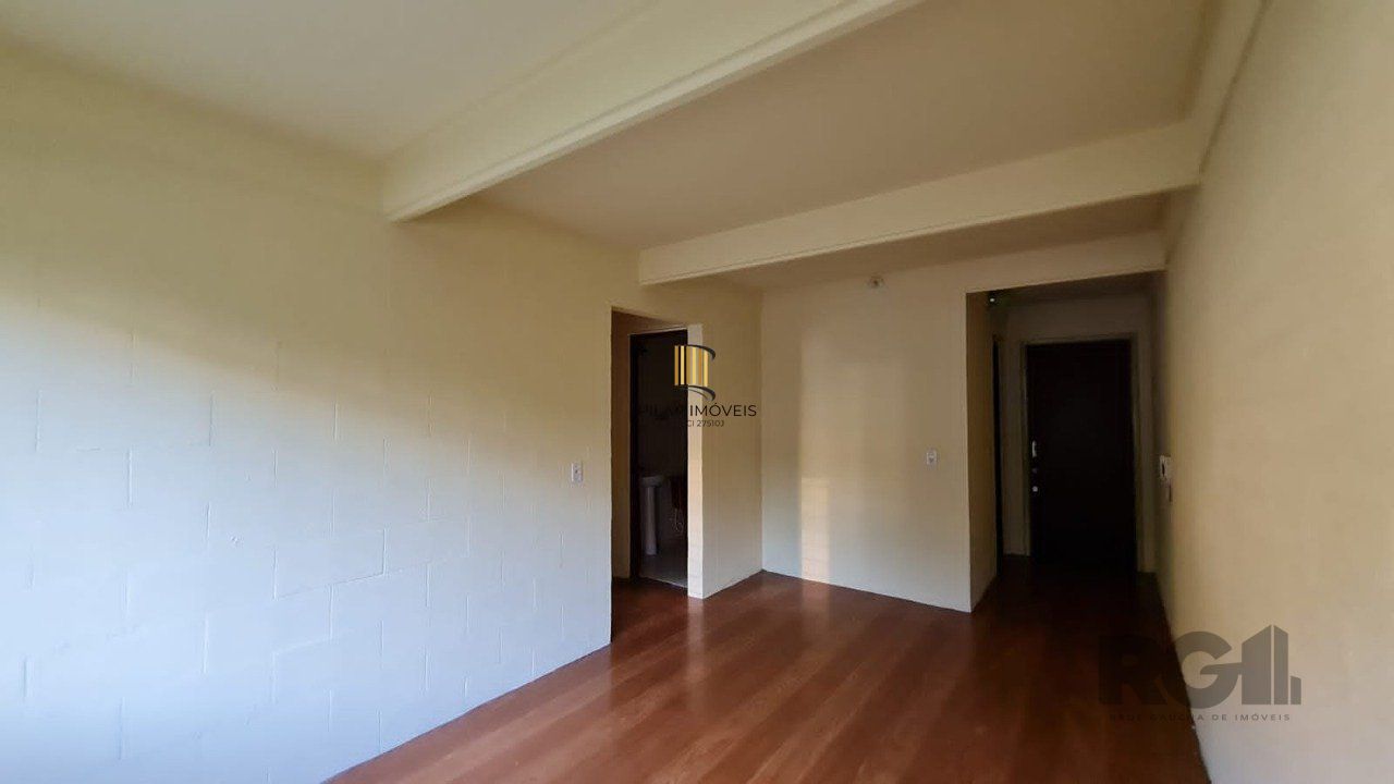 Apartamento com 2 dormitórios, muito bem localizado, próximo a todos os recursos, frente ao Instituto de Cardiologia.