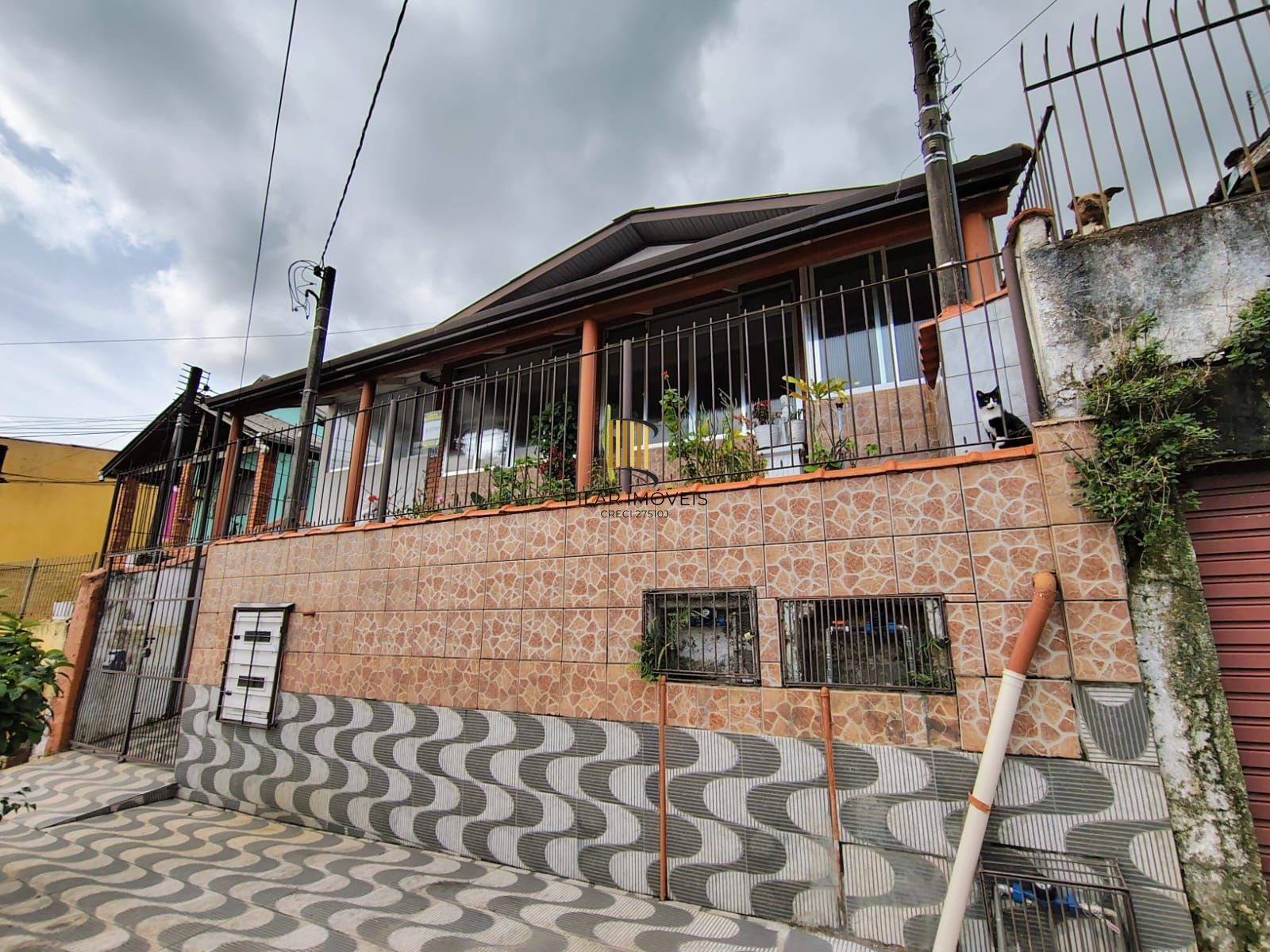 Casa 3 dormitórios e 3 vagas de garagem.