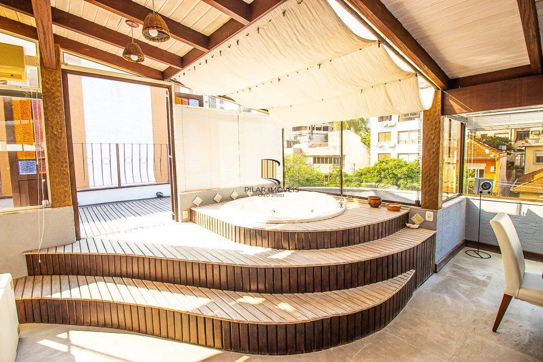 Cobertura para Venda - 116.36m², 2 dormitórios, sendo 1 suites, 1 vaga - Petrópolis