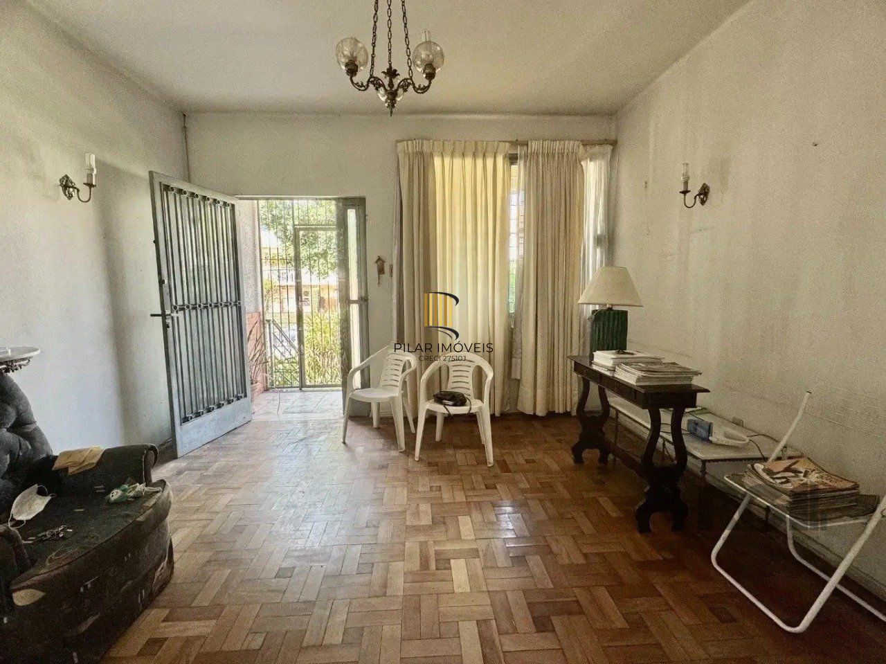 Casa de 5vquartos e 3 vagas de garagem no bairro Santana em Porto Alegre