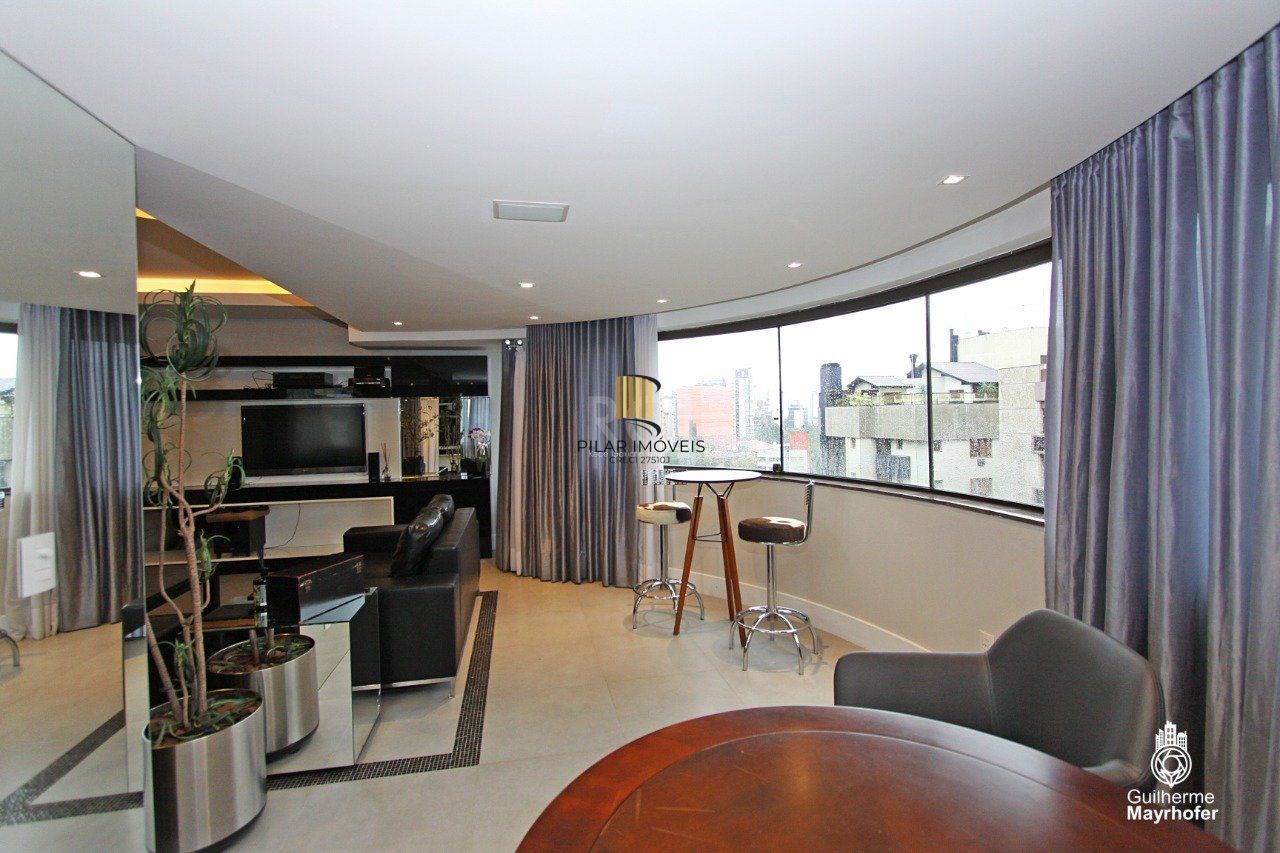 Cobertura para Venda - 327m², 3 dormitórios, sendo 3 suites, 5 vagas - Petrópolis