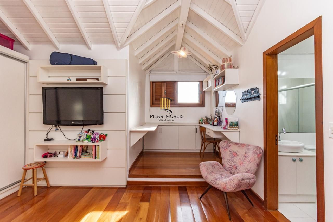 Casa 4 dormitórios no bairro Vila Jardim