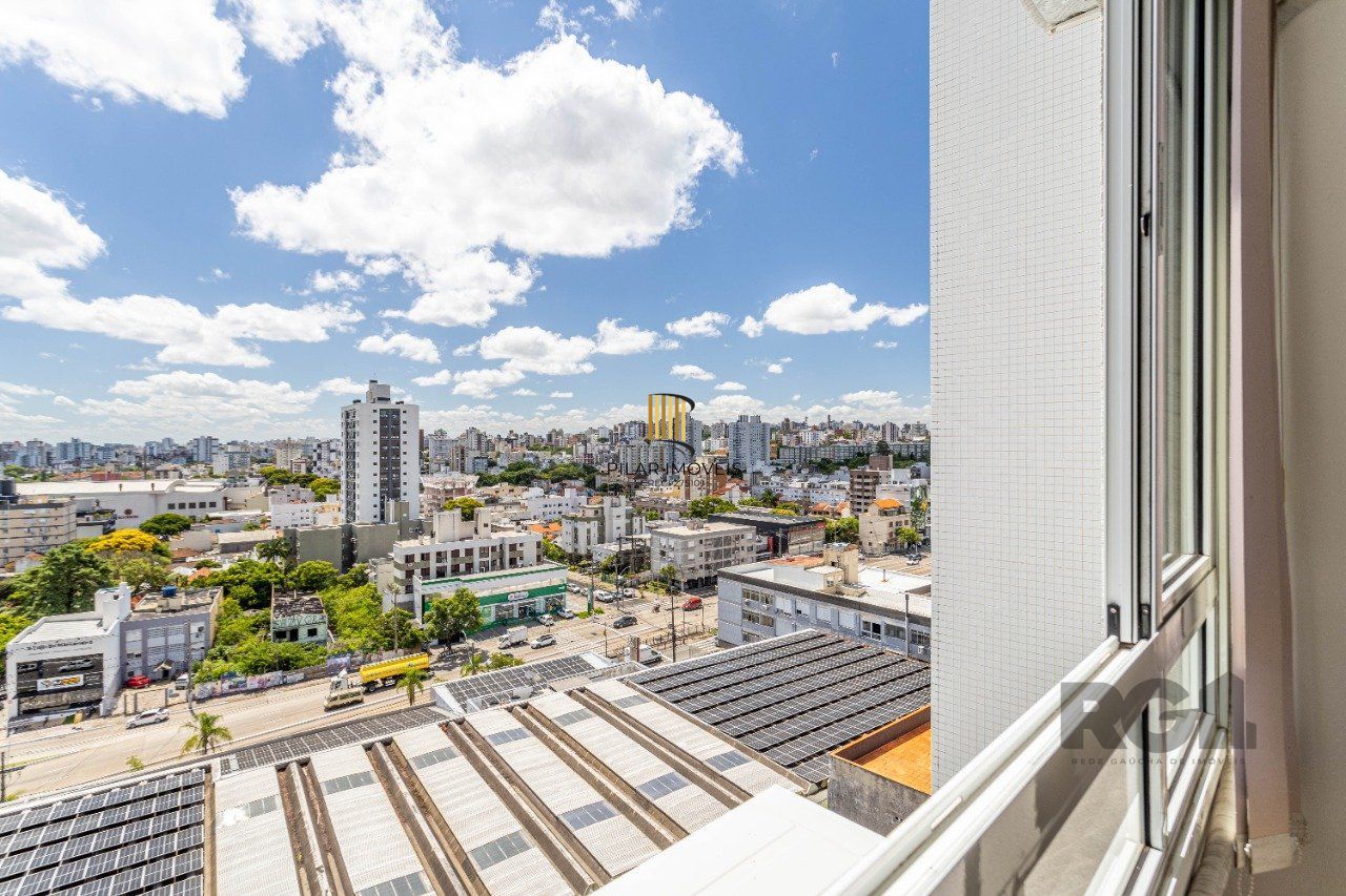   Apartamento de um quarto (dormitório) e uma vaga de garagem no bairro Jardim Botânico em Porto Alegre. 