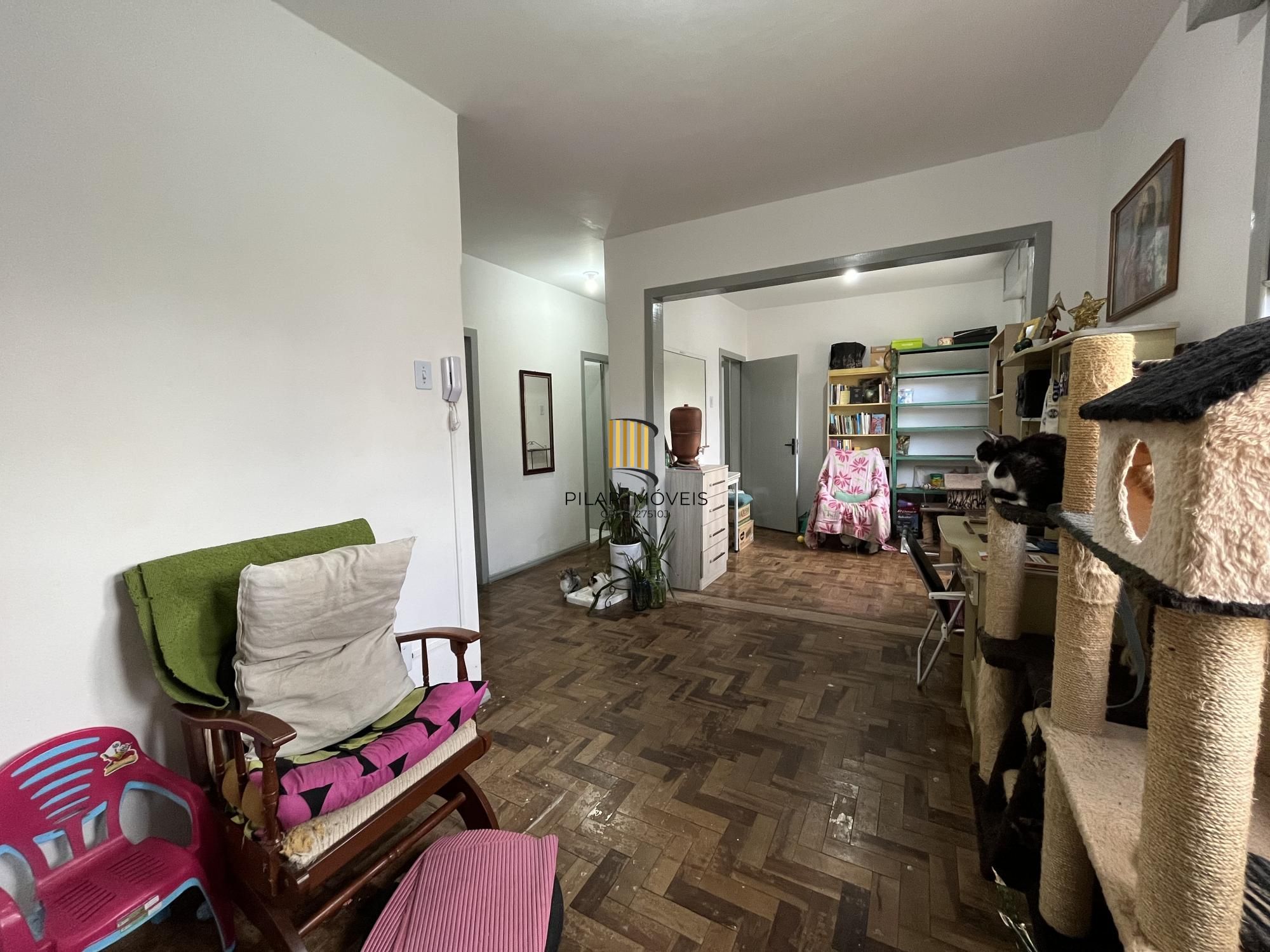 Apartamento de três dormitórios com vaga no Conjunto Residencial Roque Calage