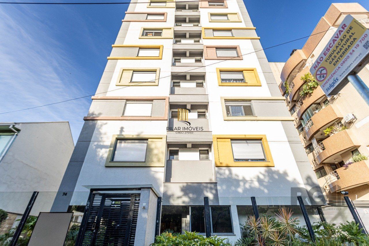 Apartamento de dois dormitórios, suíte e uma vaga de garagem no bairro Santana em Porto Alegre