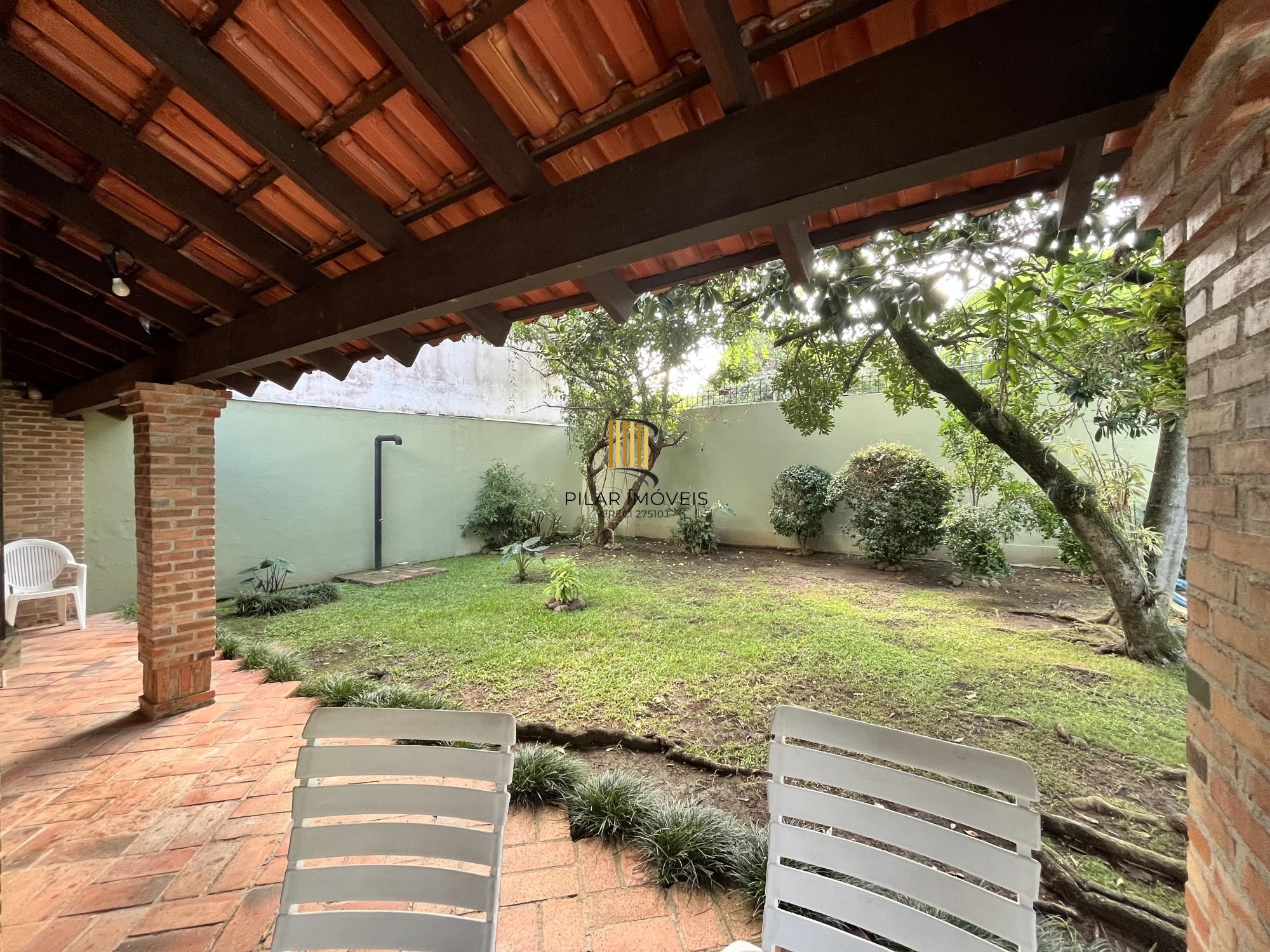 Apartamento de 4 quartos, suíte, amplo closet, dependência e 2 vagas de garagem