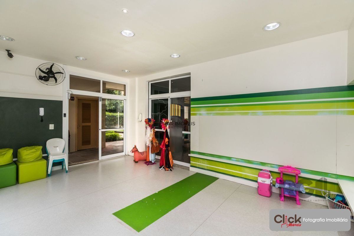Vende apartamento de 3 quartos, sendo 1 suíte, mobiliado, 1 vaga coberta e escriturada, no Jardim Lindóia - Porto Alegre