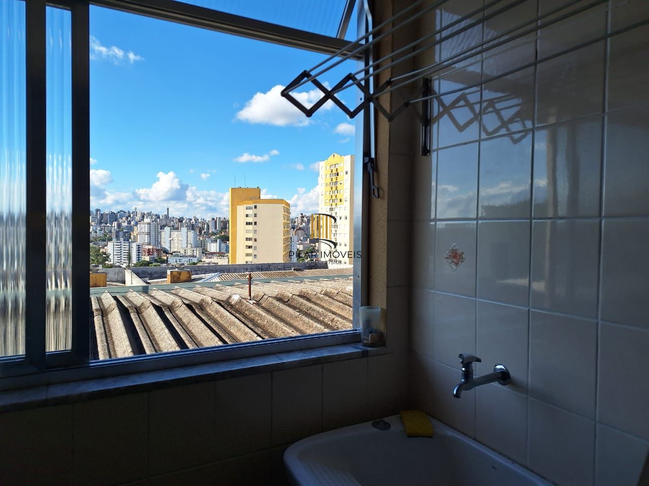 Apartamento de 2 quartos e 1 vaga de garagem no bairro Santo Antônio em POA/RS