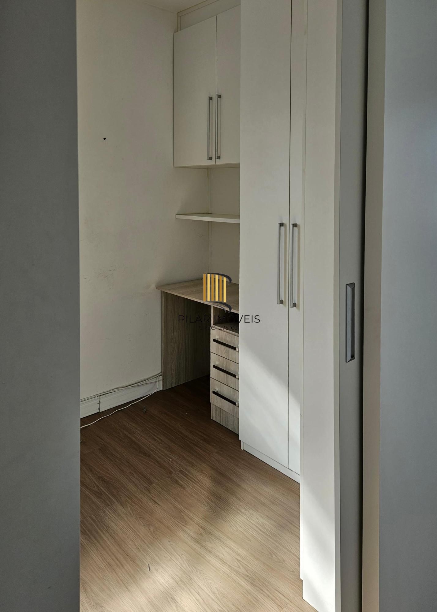 Apartamento com um quarto e uma vaga de garagem no centro de Porto Alegre