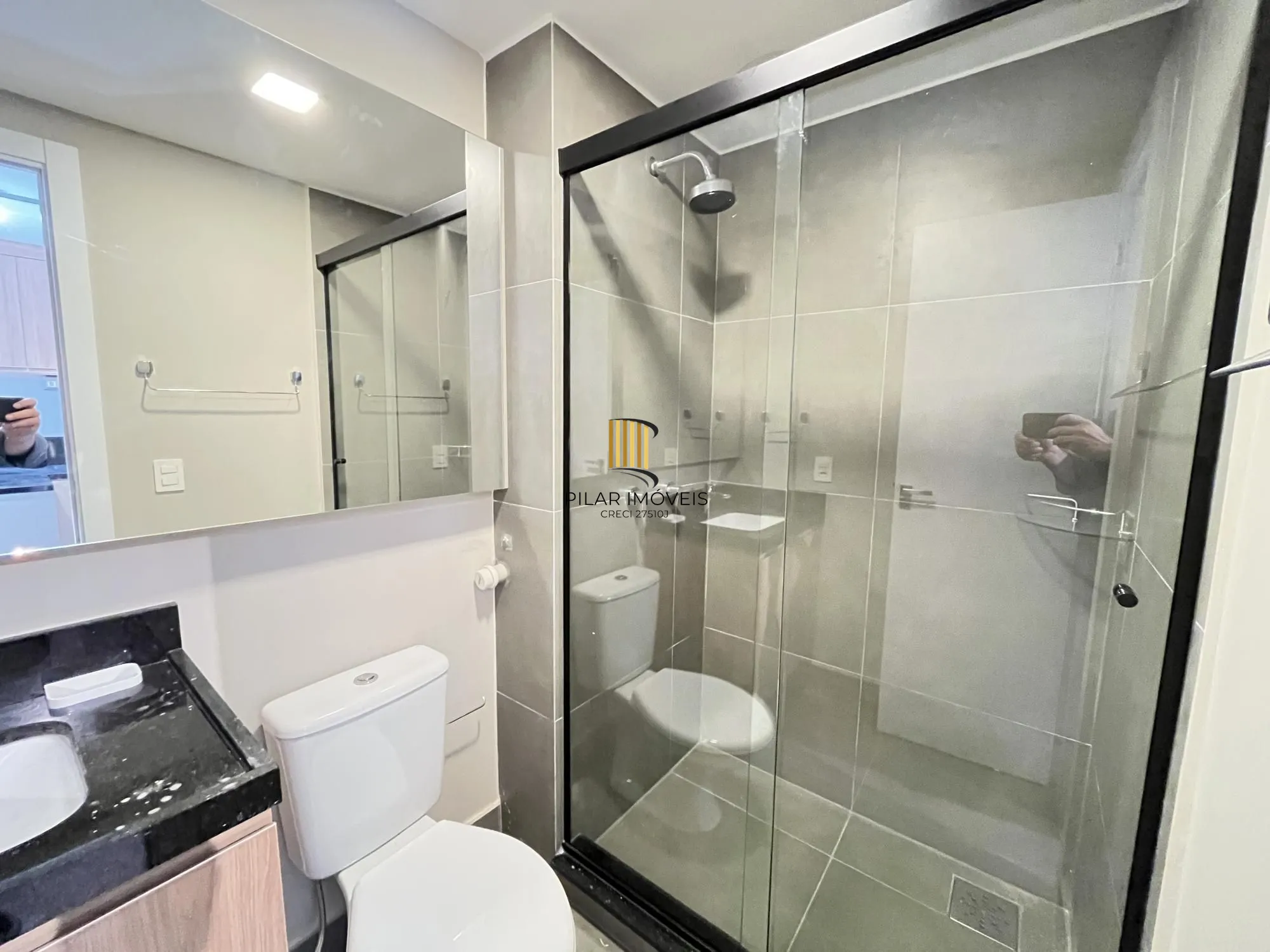 Apartamento semi mobiliado de um quarto com infra e garagem