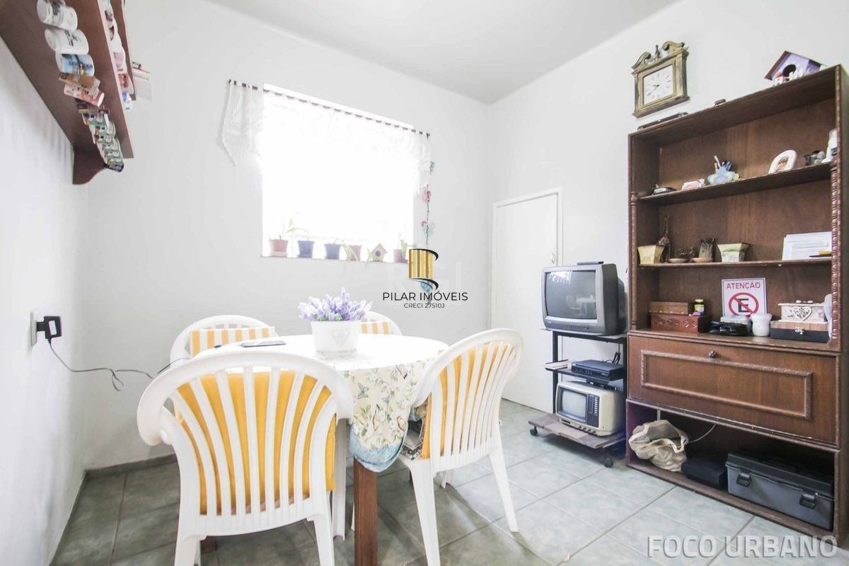 Casa para Venda - 250m², 4 dormitórios, 2 vagas - Petrópolis