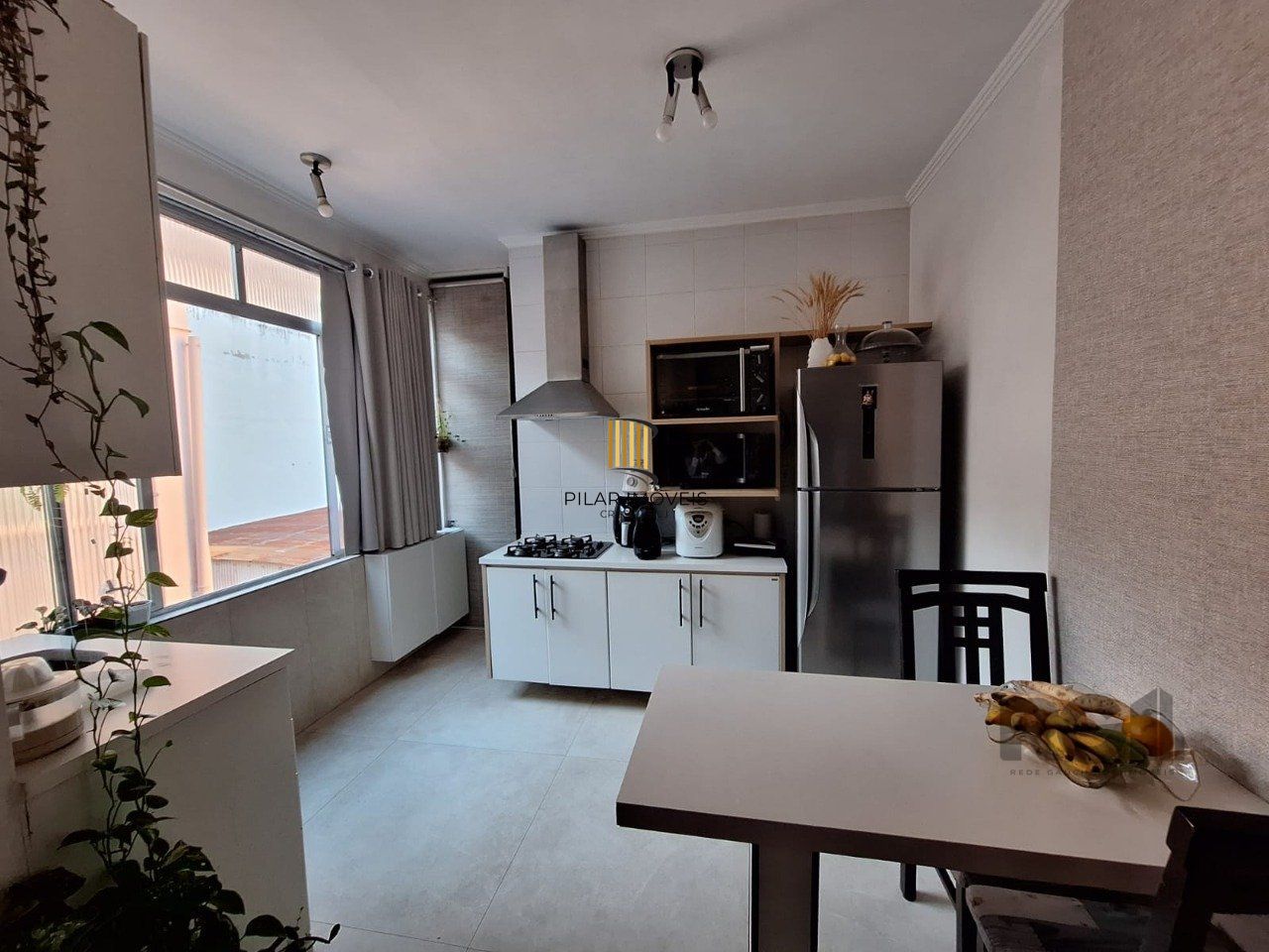 Apartamento de quatro dormitórios e uma vaga de garagem no bairro Bom Fim em Porto Alegre.
