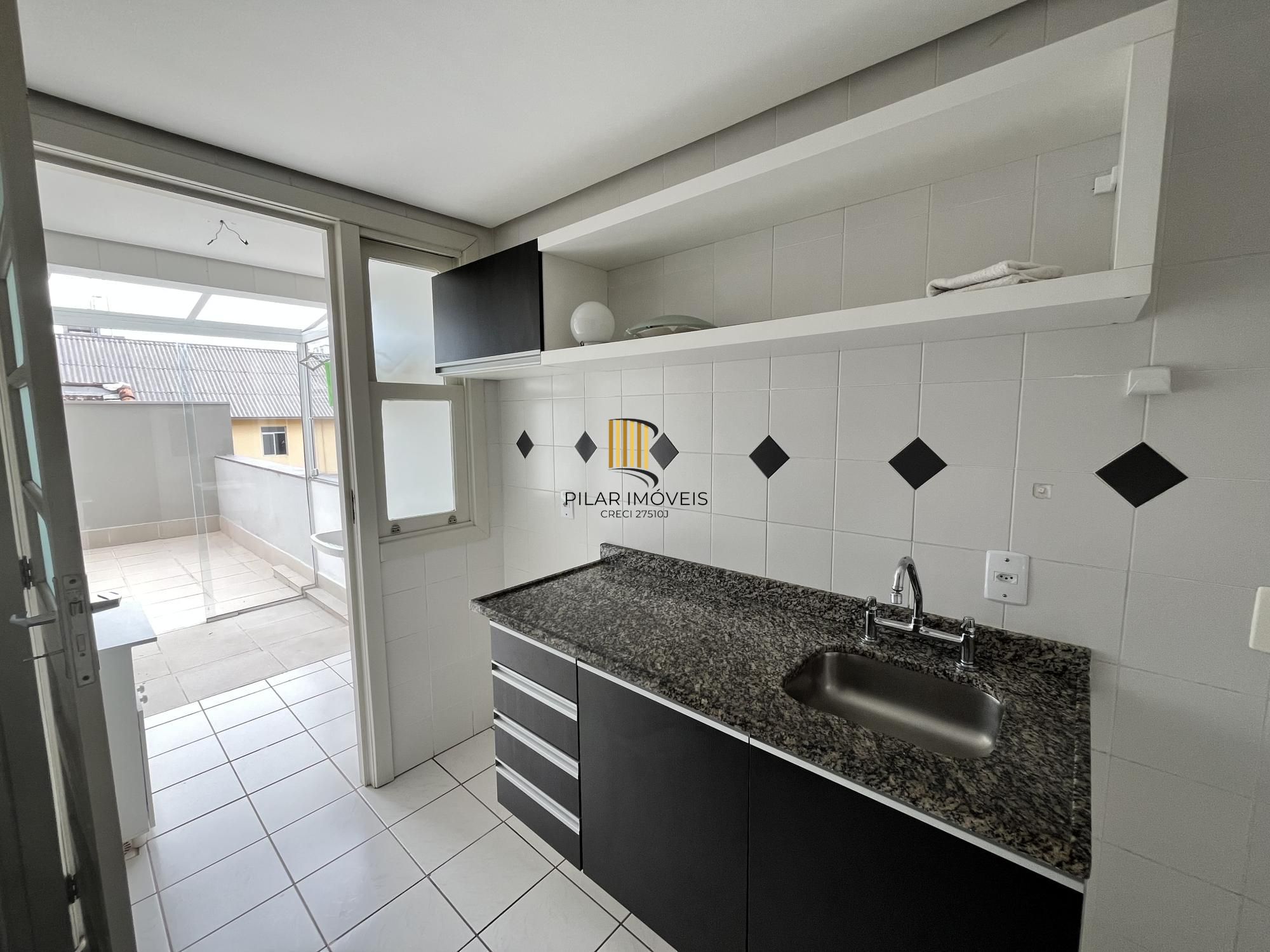 Apartamento de 1 quarto com sacada e 1 vaga de garagem no bairro Farroupilha