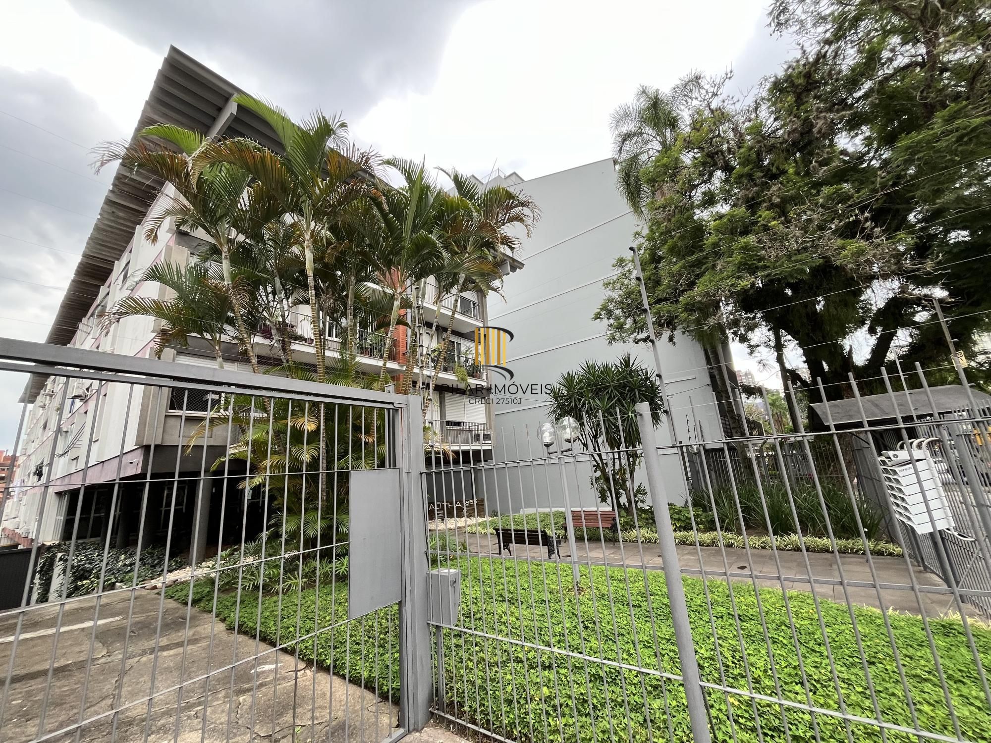Apartamento de 3 quartos, churrasqueira e 1 vaga de garagem bairro Petrópolis