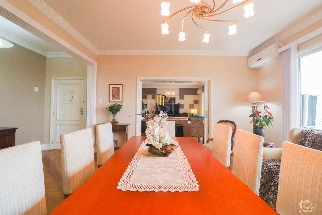 Apartamento á venda com 3 dormitórios com 1 suíte com sacada + 2 sacadas na sala e living, 233,85M²  e 1 vaga de garagem escriturada e coberta, no Bairro Independência em Porto Alegre.