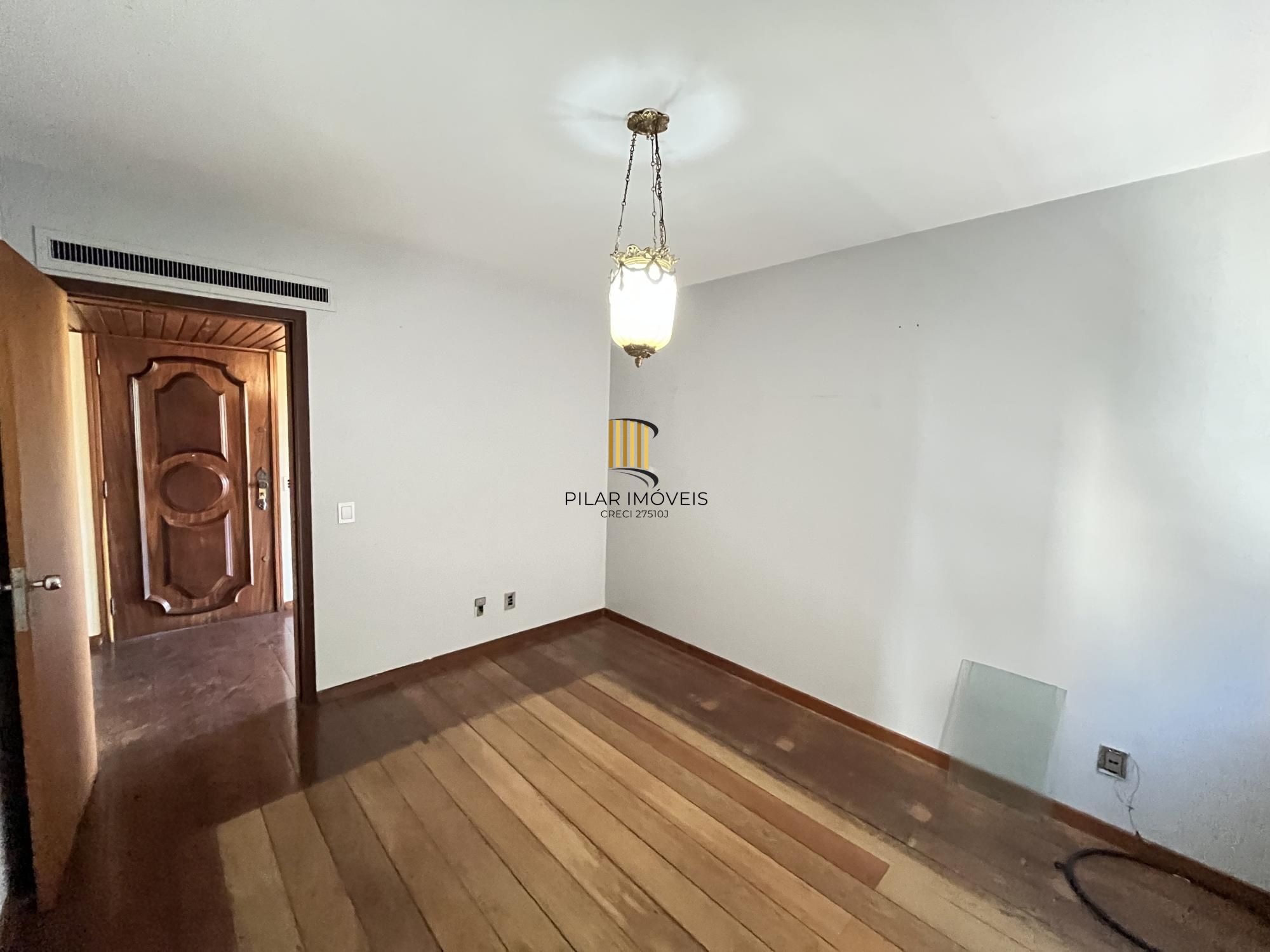 Apartamento de 3 quartos, suíte e 2 vagas de garagem no bairro Auxiliadora POA