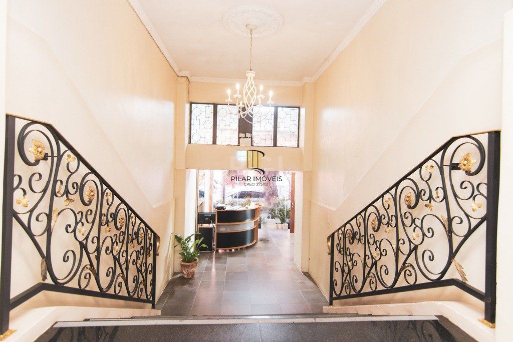 Apartamento de três dormitórios no bairro Independência em Porto Alegre. 