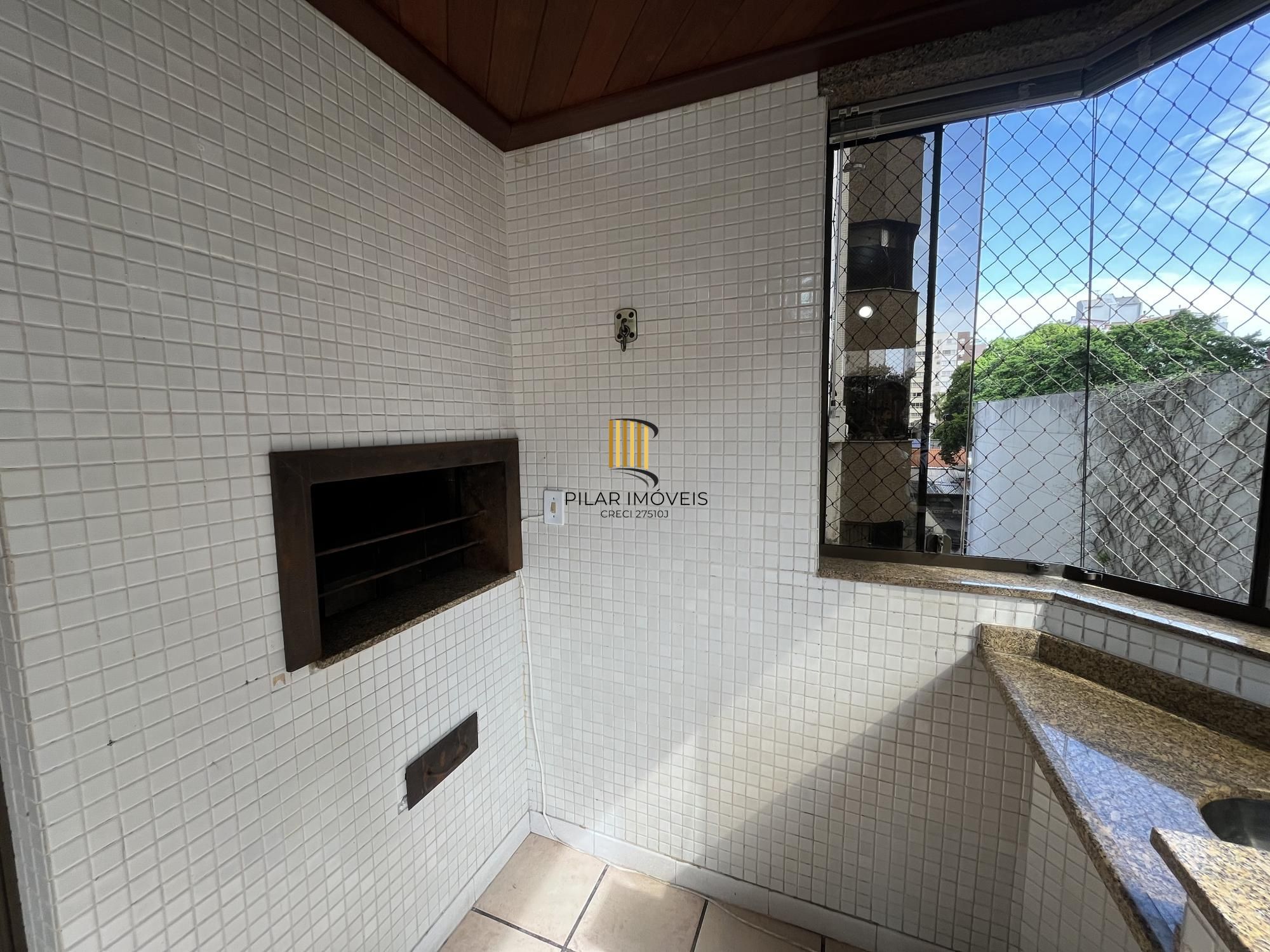 Apartamento de 3 quartos, suíte e 2 vagas de garagem no Bairro Menino Deus POA