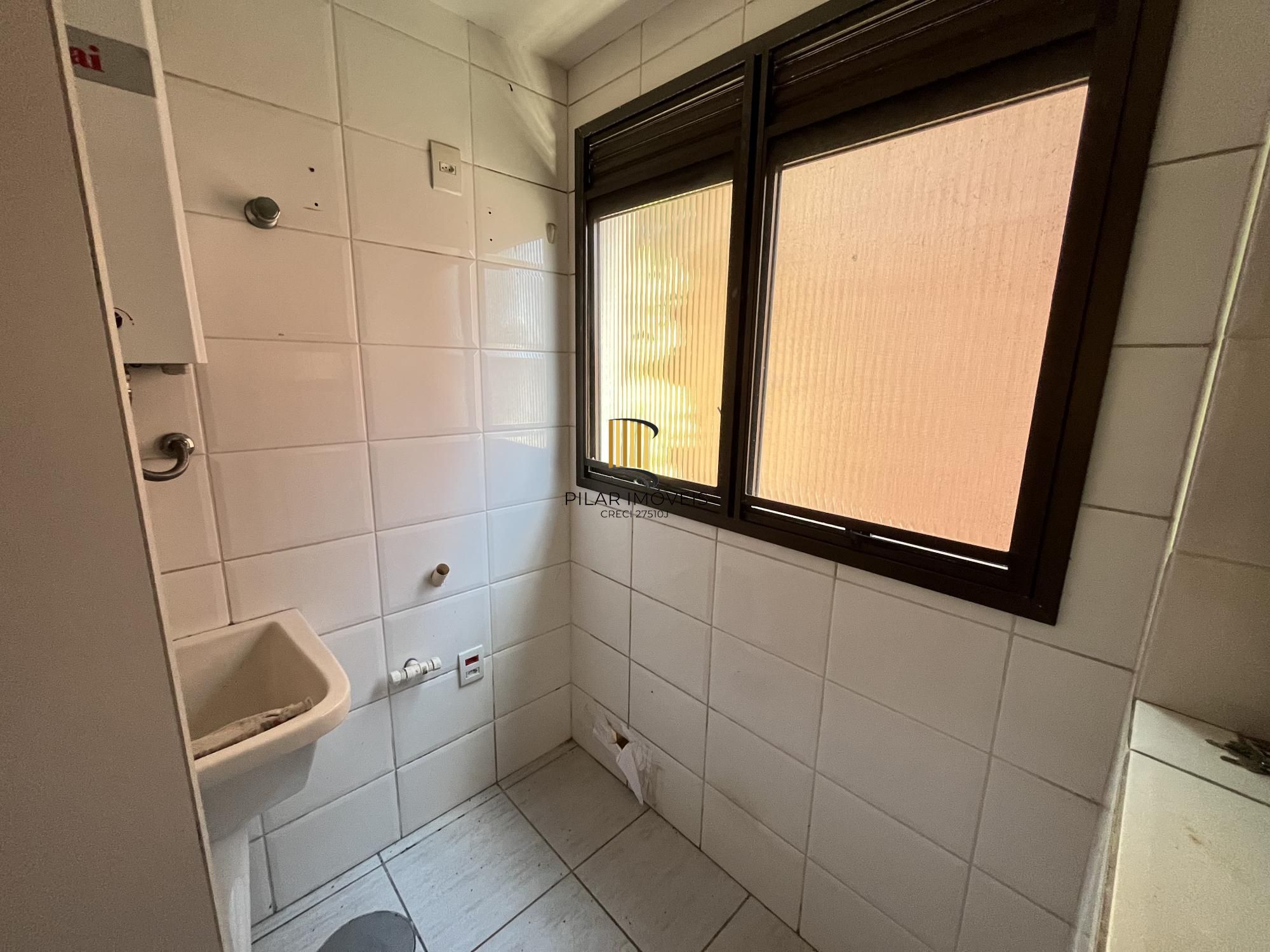 Apartamento de 3 quartos, suíte e 2 vagas de garagem no bairro Petrópolis.