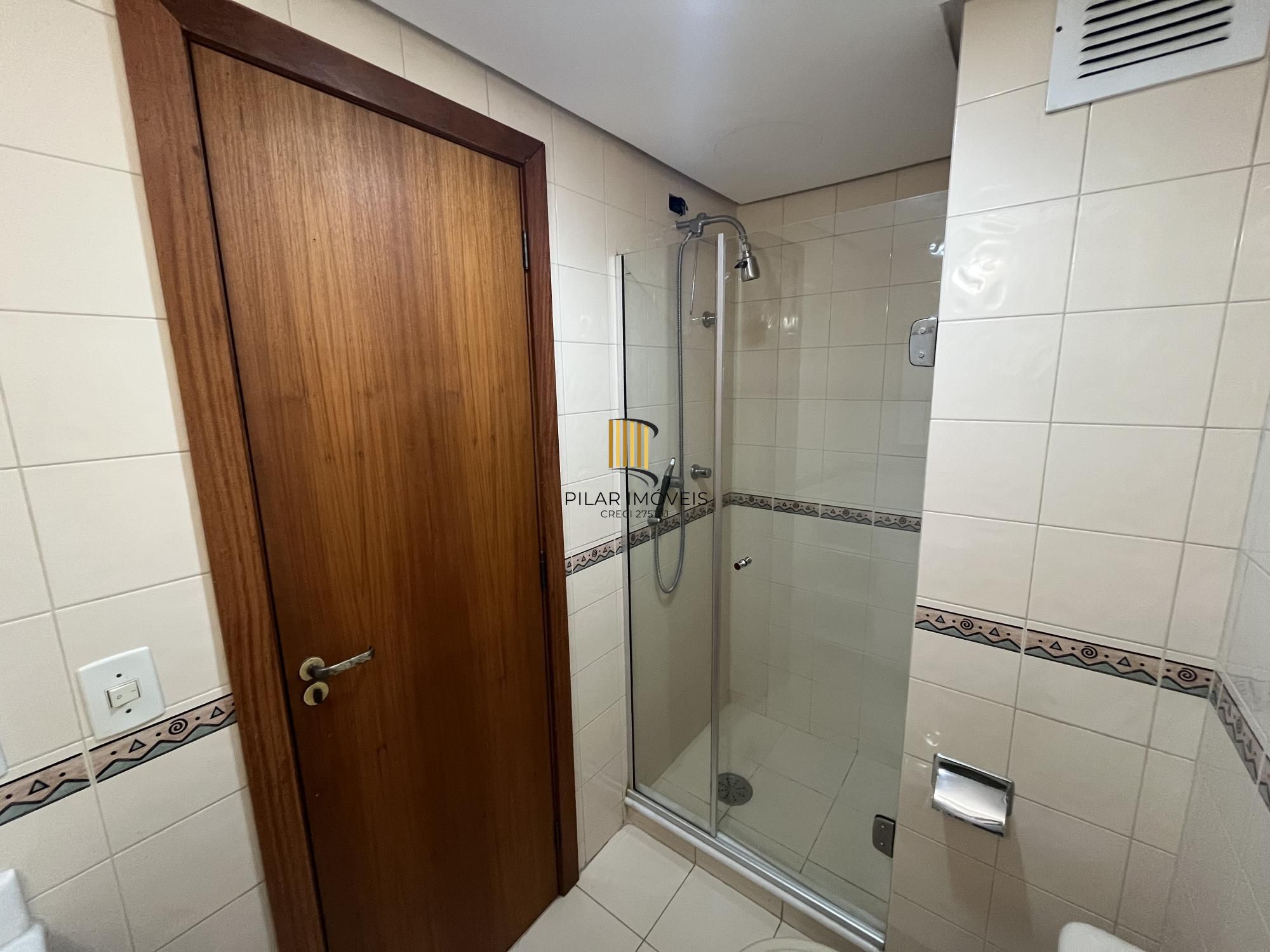 Apartamento de dois quartos, suíte e uma vaga de garagem no bairro Menino Deus