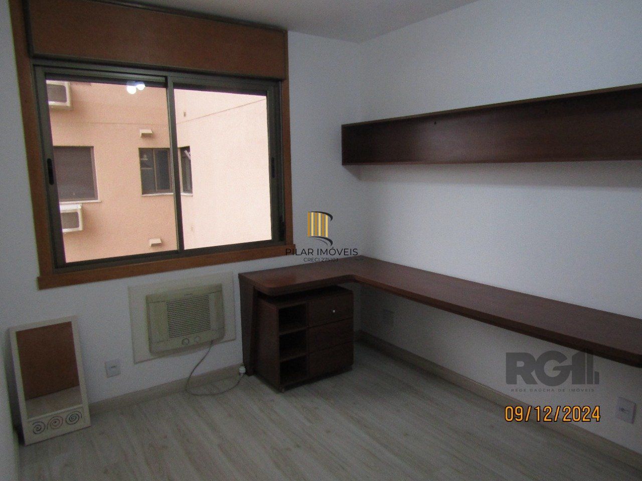 Apartamento de três dormitórios, suíte e duas vagas de garagem no bairro Higienópolis em Porto Alegre.