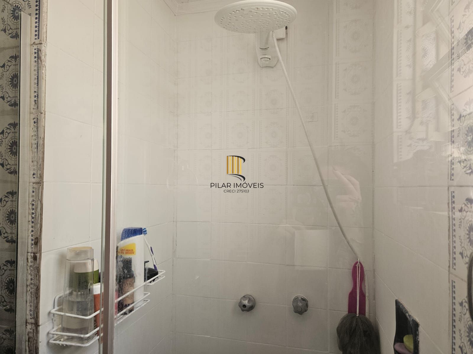 JKzão amplo, transformado  1 dormitório no bairro Santa Cecília em Porto Alegre