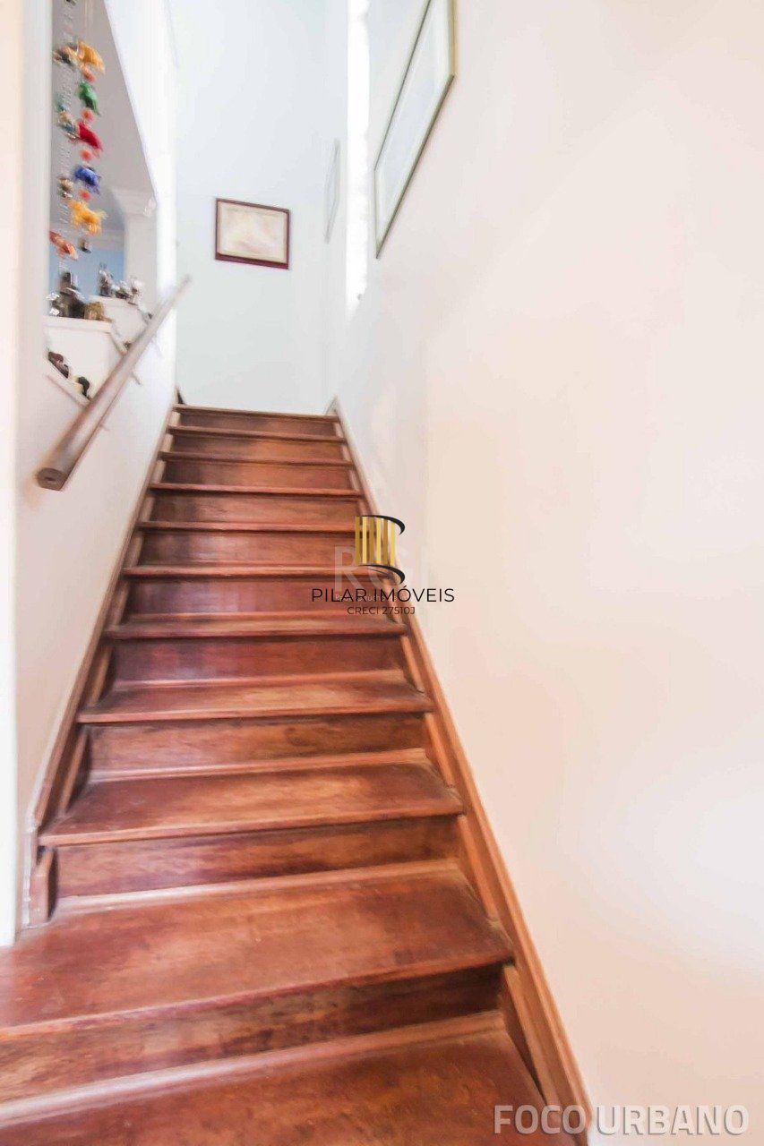 Casa para Venda - 250m², 4 dormitórios, 2 vagas - Petrópolis